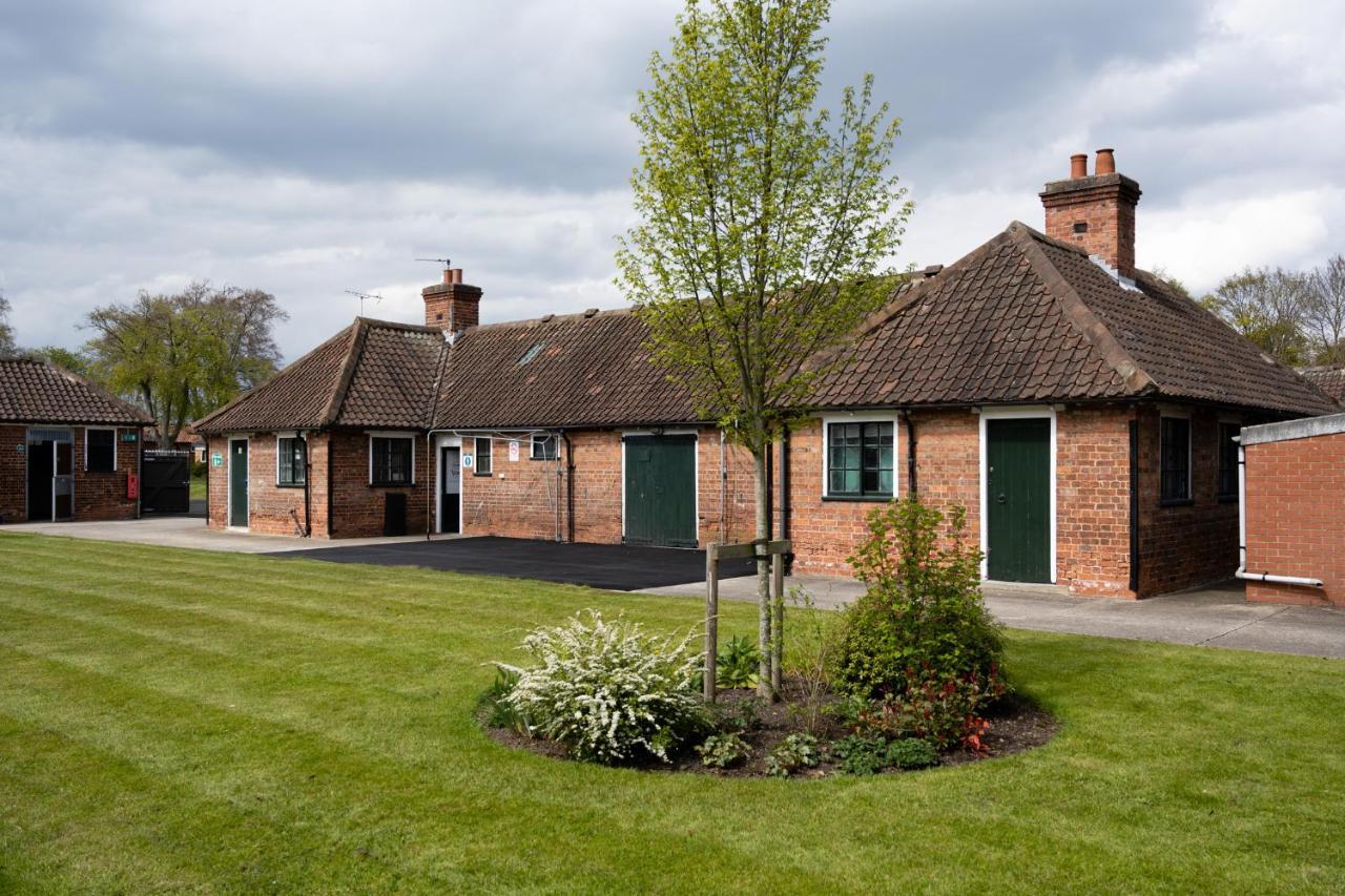 The Stable Suite At York Racecourse 외부 사진