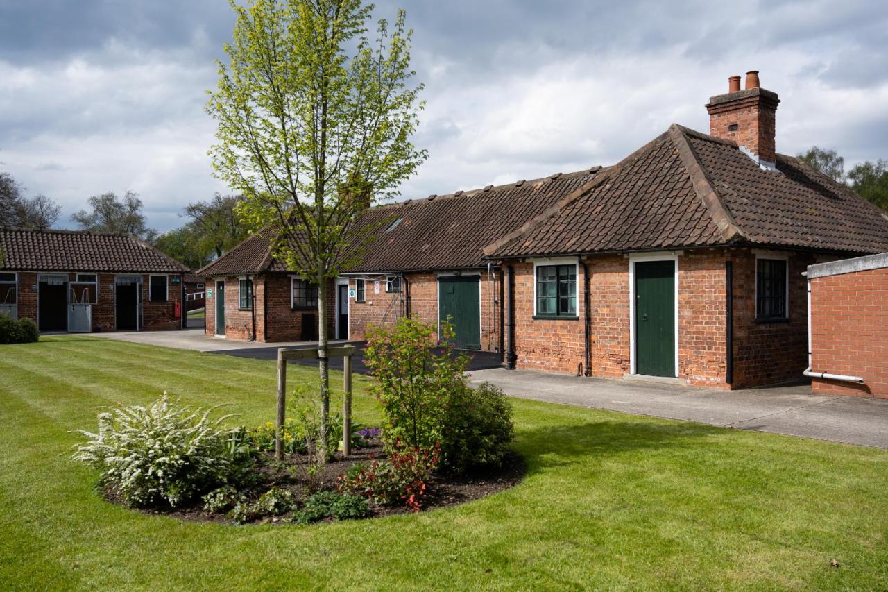 The Stable Suite At York Racecourse 외부 사진