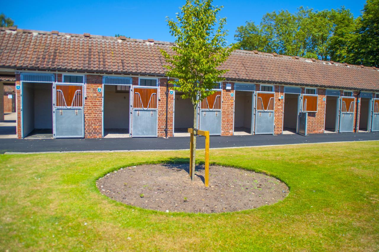 The Stable Suite At York Racecourse 외부 사진